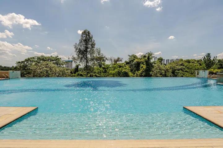 Suasana Residensi Damai *