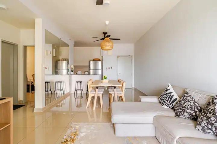Suasana Residensi Damai *